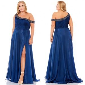 Mac Duggal Beaded Drop Shoulder Pleated Flowy Gown in Size 16W Plus Sized NWT